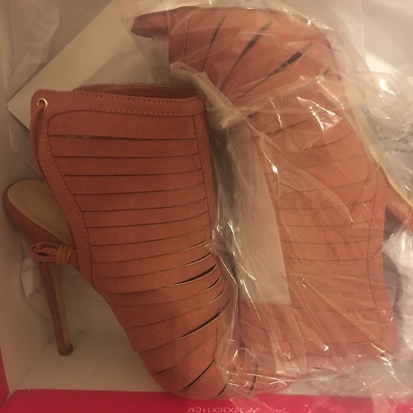 Heels - Picture 2 of 2